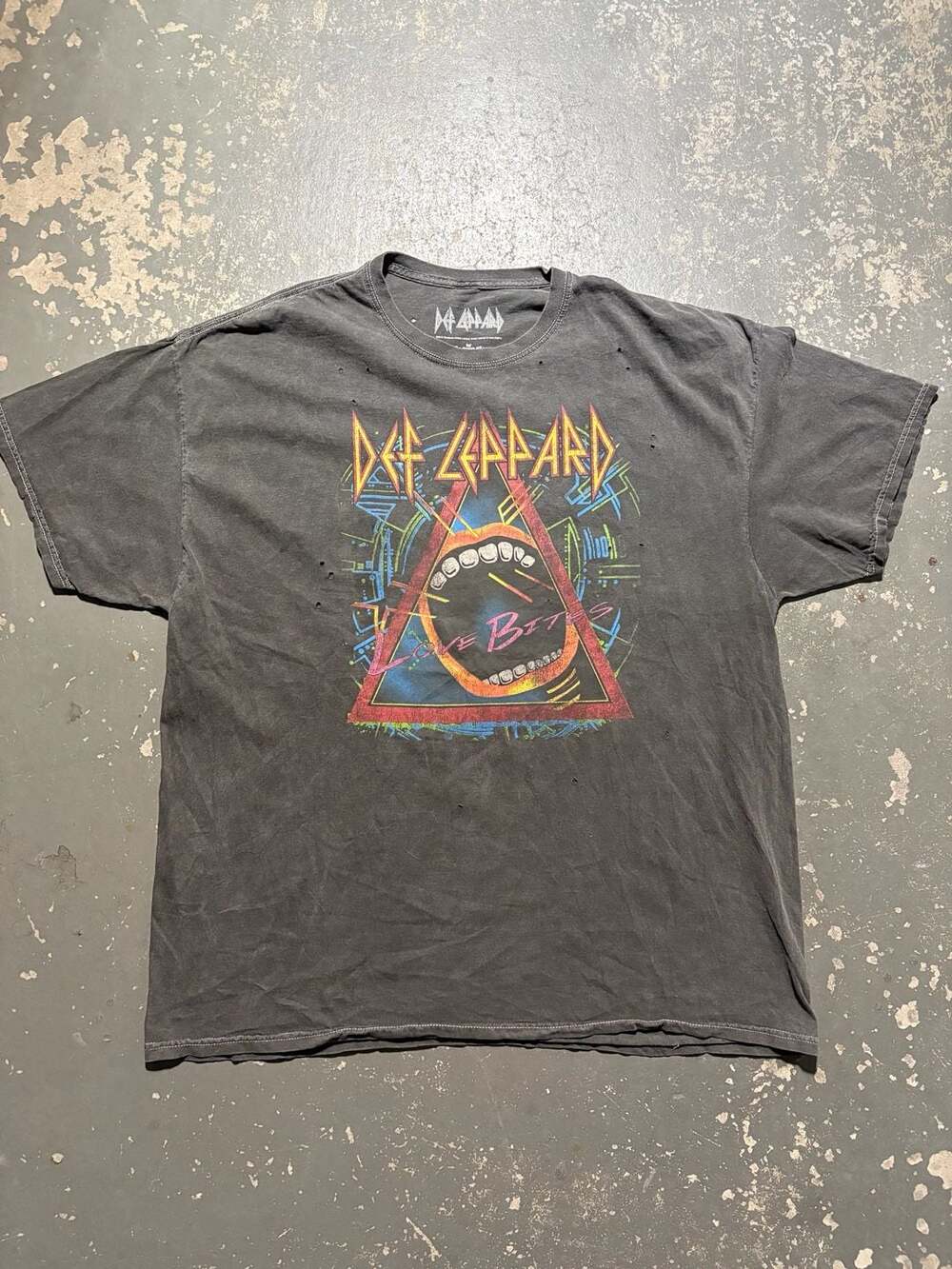 Goodie Two Sleeves Def Leppard Love Bites T-Shirt OSFA Gray Cotton Distressed